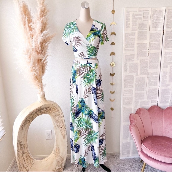 Aakaa Dresses & Skirts - AAKAA Leaf Print Crop Top and Maxi Skirt Two Piece Set